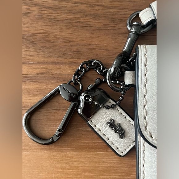 Mickey Mouse Coach clutch - Picture 2 of 16